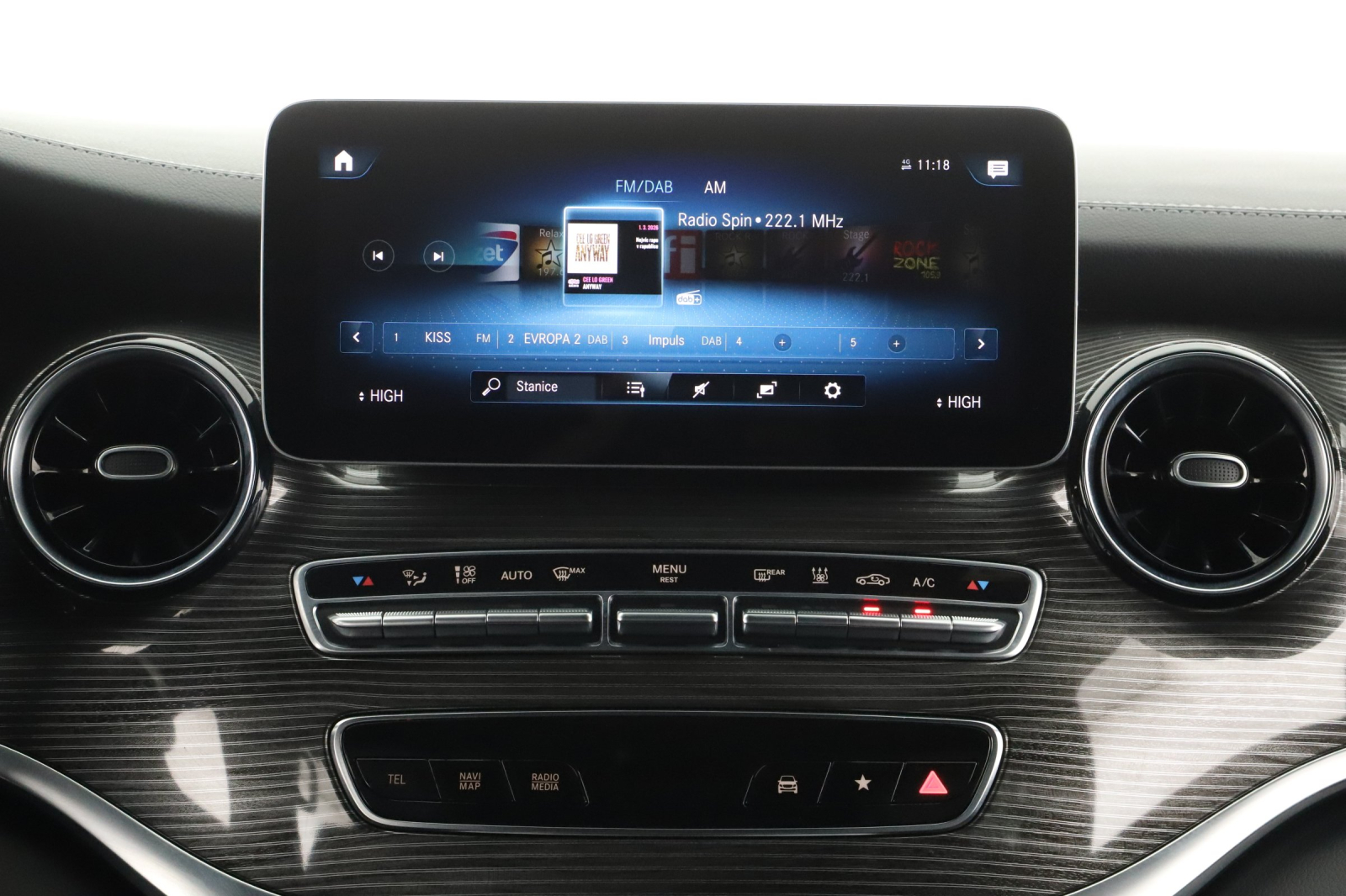 Mercedes-Benz V - 2023