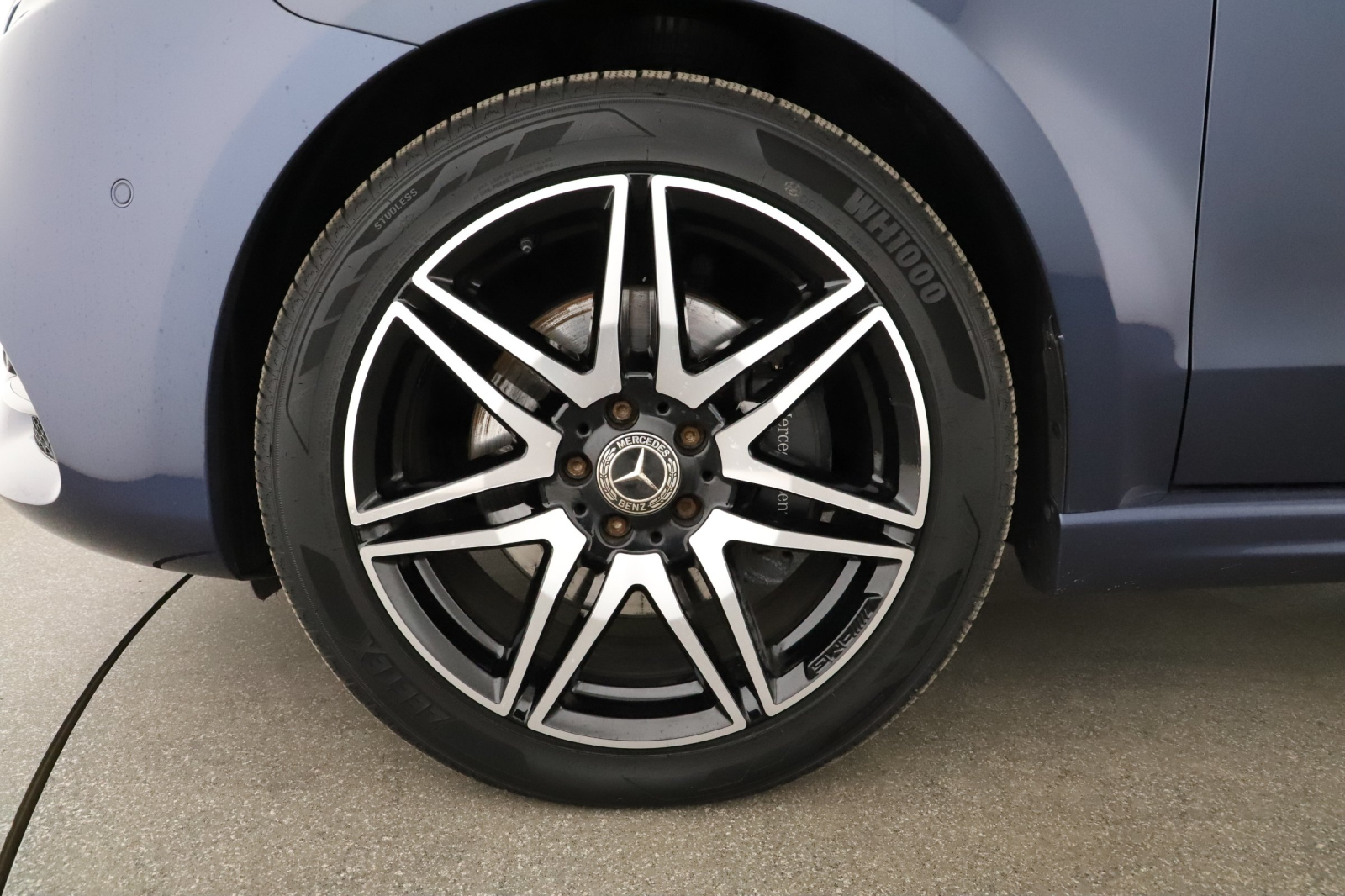 Mercedes-Benz V - 2023