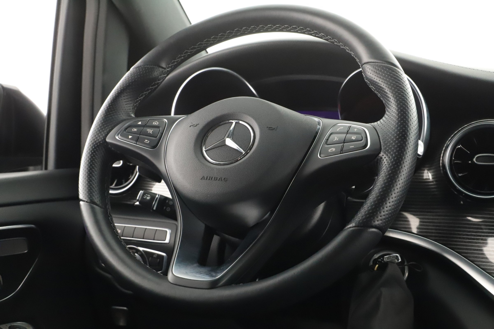 Mercedes-Benz V - 2023