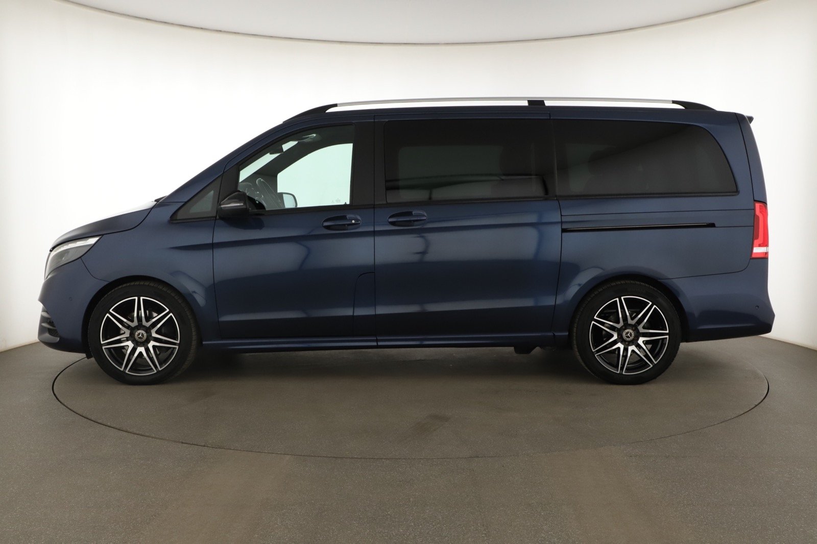 Mercedes-Benz V - 2023