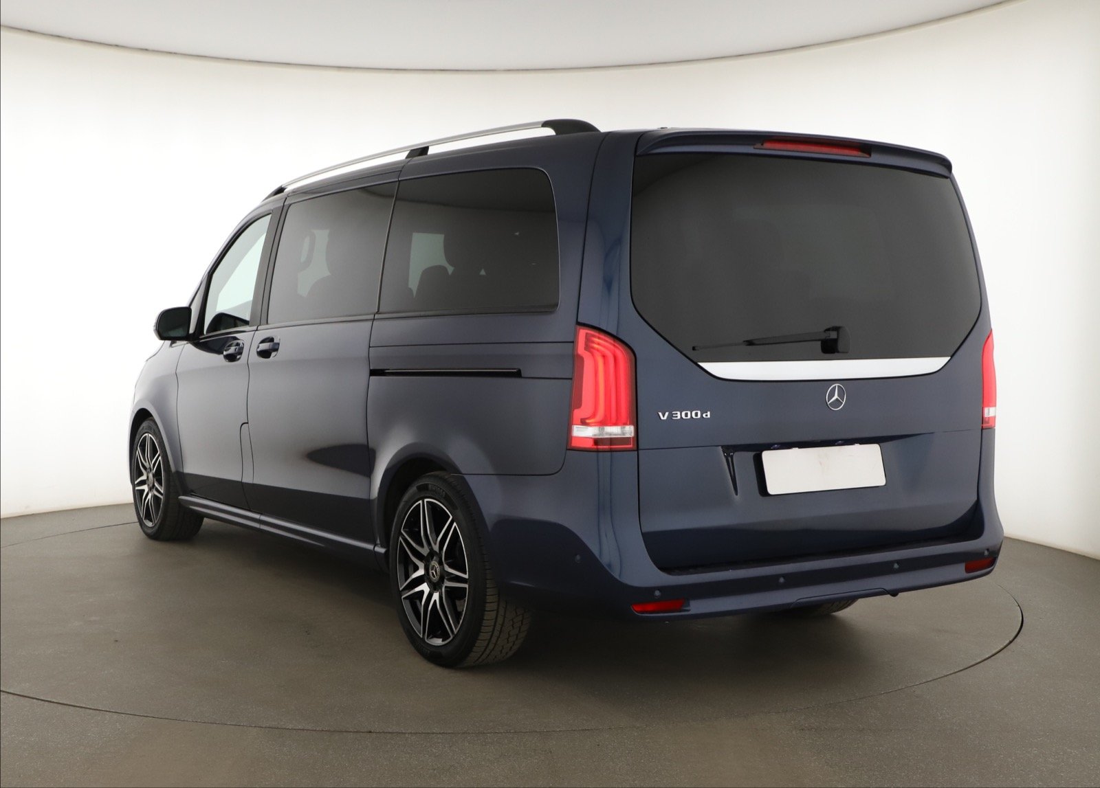 Mercedes-Benz V - 2023