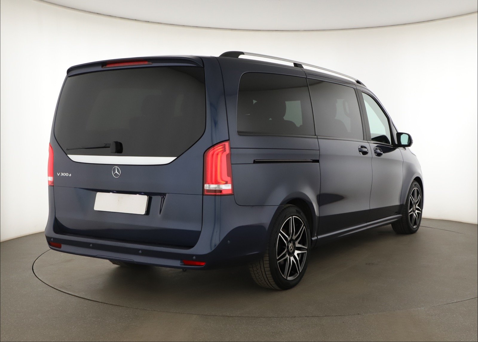 Mercedes-Benz V - 2023