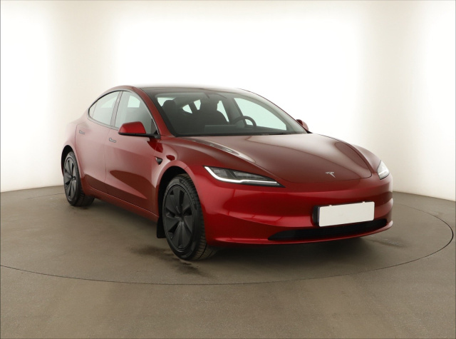 Tesla Model 3 2025