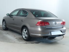 Volkswagen Passat - 2011