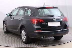 Opel Astra - 2012