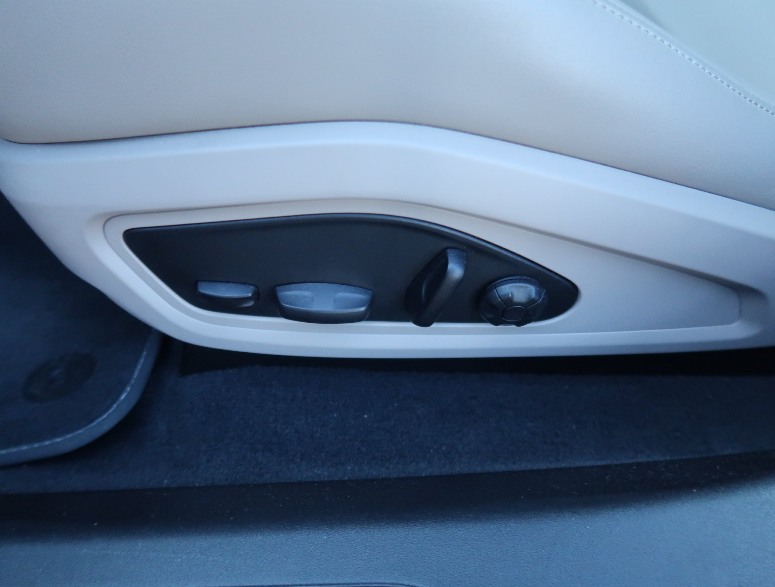 Porsche Taycan - 2022