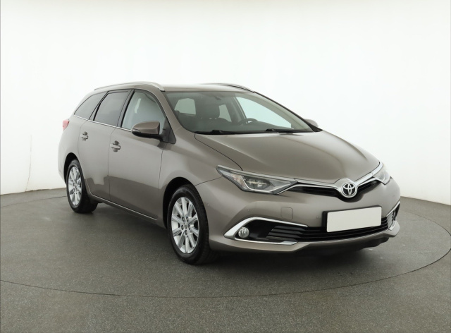 Toyota Auris 2015