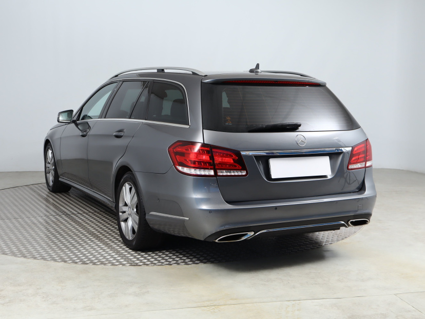 Mercedes-Benz E, 2015