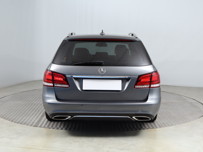 Mercedes-Benz E, 2015