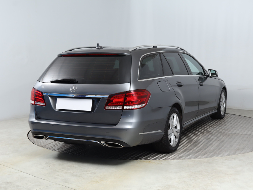 Mercedes-Benz E, 2015
