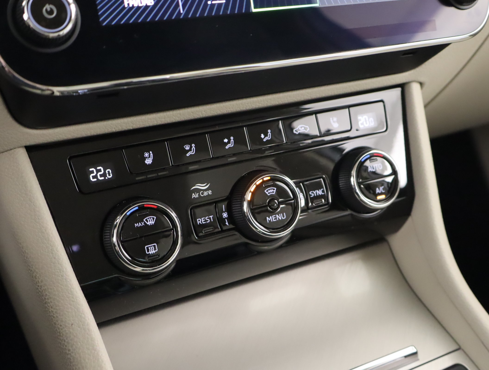 Škoda Superb - 2023