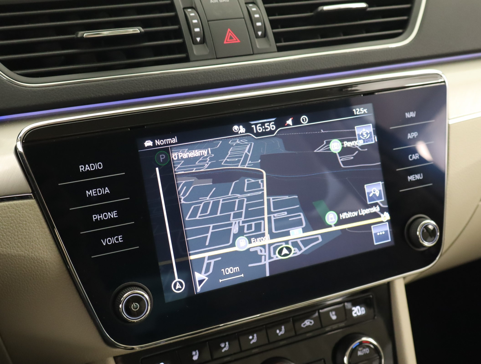 Škoda Superb - 2023