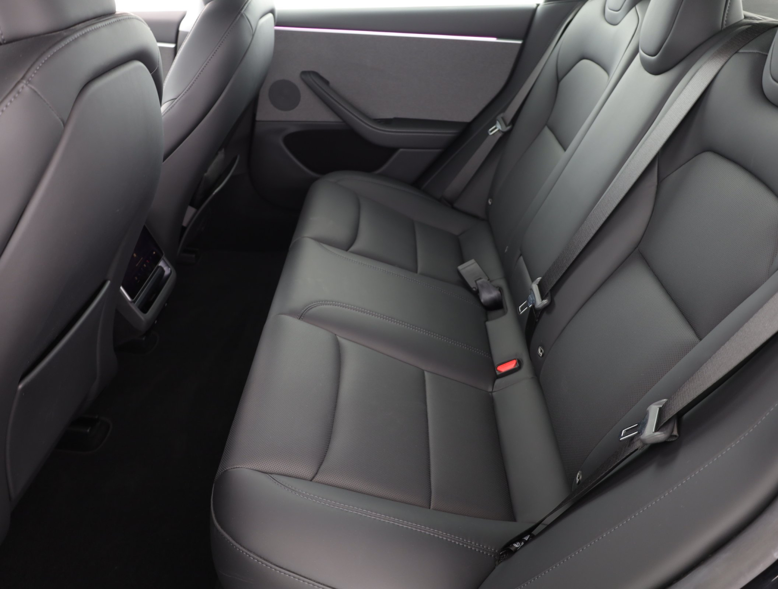 Tesla Model 3 - 2024