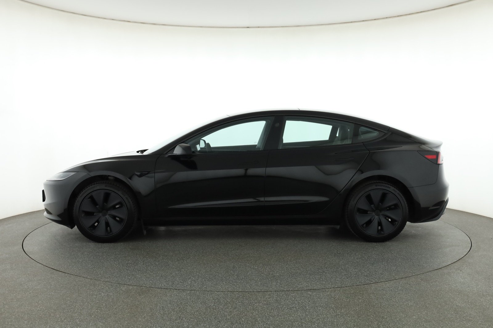 Tesla Model 3 - 2024