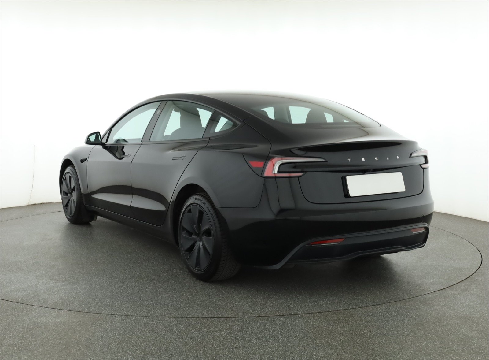 Tesla Model 3 - 2024