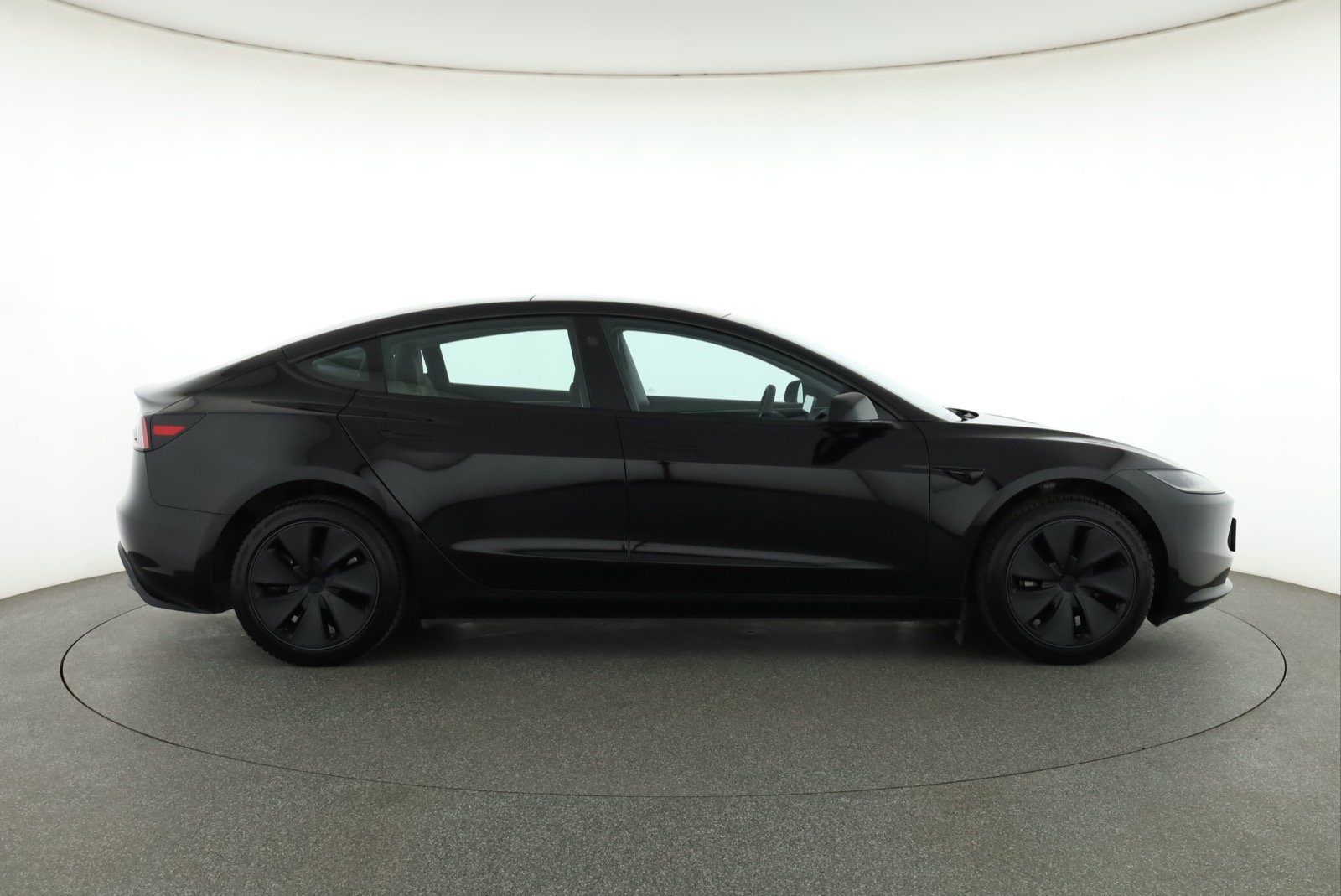 Tesla Model 3 - 2024
