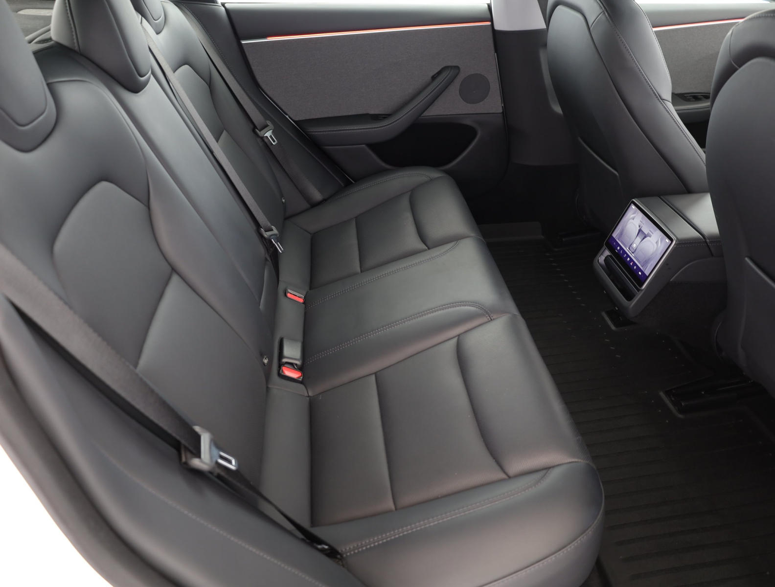 Tesla Model 3 - 2024