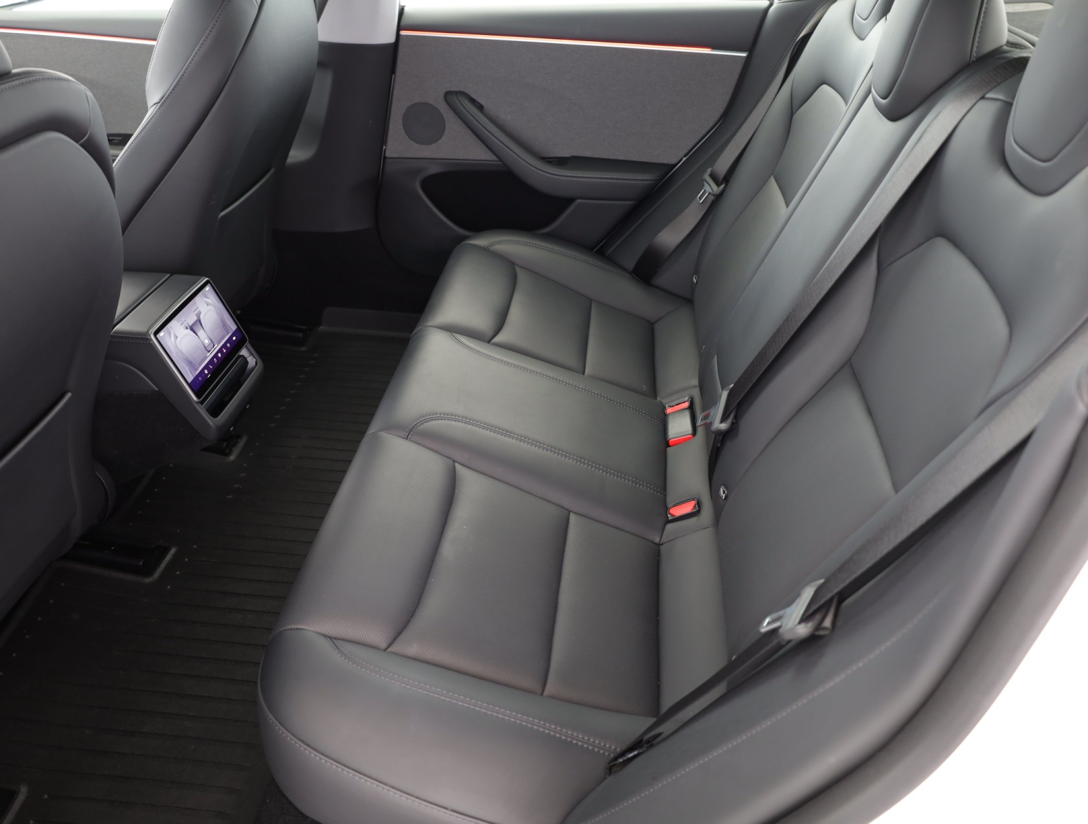 Tesla Model 3 - 2024