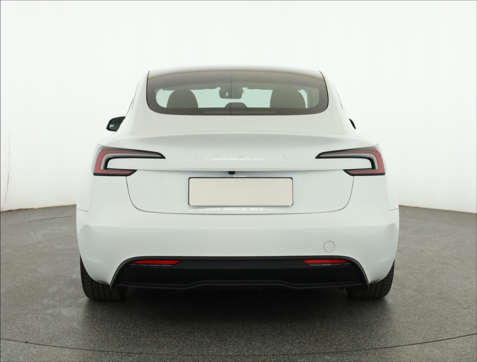 Tesla Model 3 - 2024