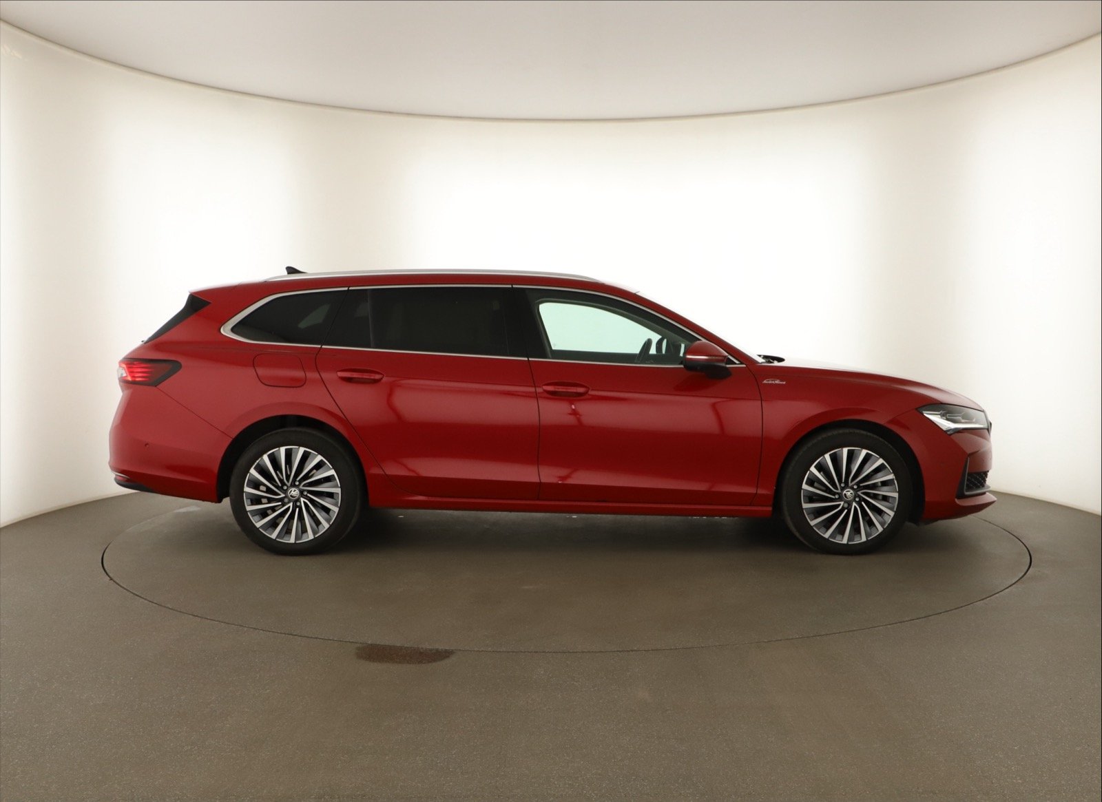 Škoda Superb - 2024