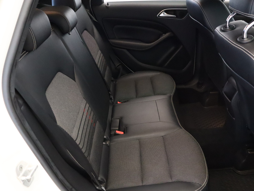 Mercedes-Benz B, 2015