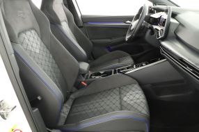 Volkswagen Golf - 2025