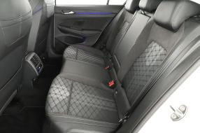 Volkswagen Golf - 2025