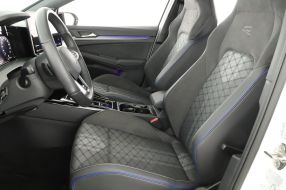 Volkswagen Golf - 2025