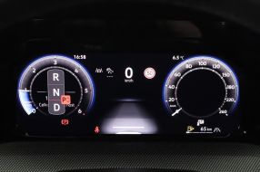 Volkswagen Golf - 2025