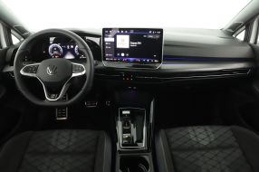 Volkswagen Golf - 2025