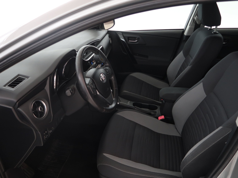 Toyota Auris, 2016