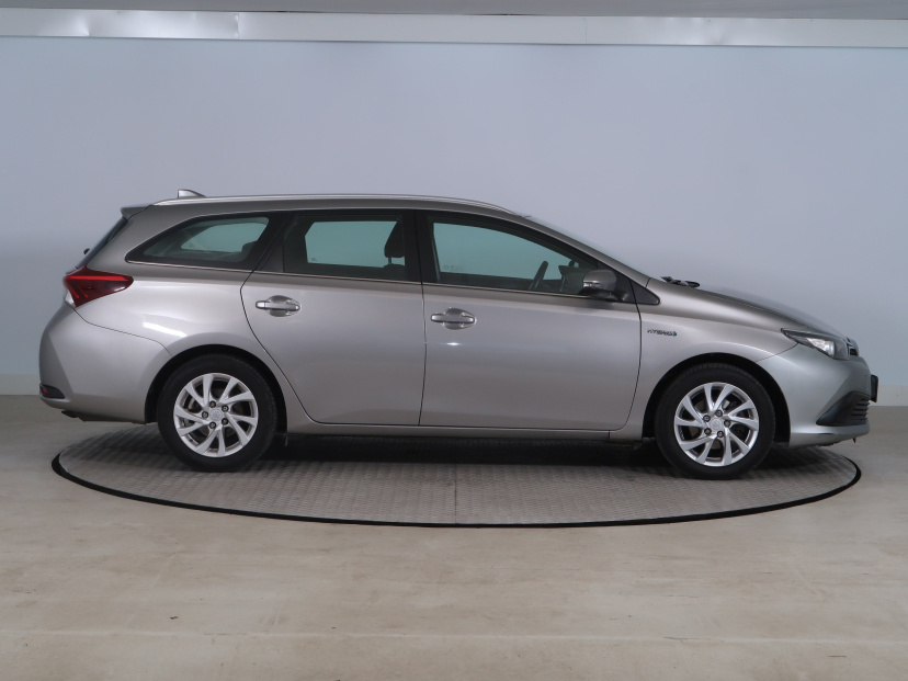 Toyota Auris, 2016