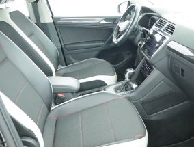Volkswagen Tiguan - 2021