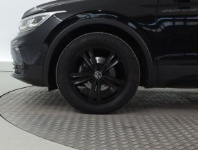 Volkswagen Tiguan - 2021
