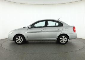 Hyundai Accent - 2010