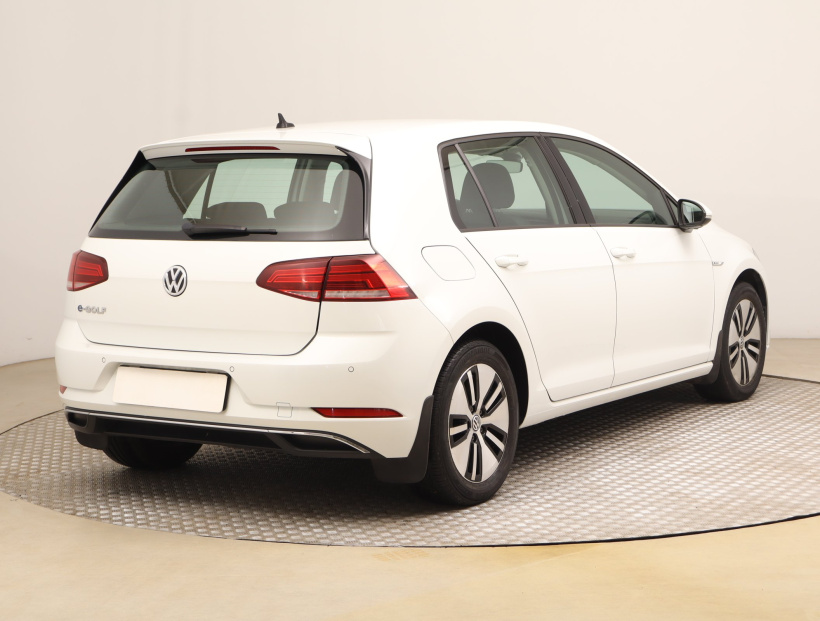 Volkswagen e-Golf, 2018