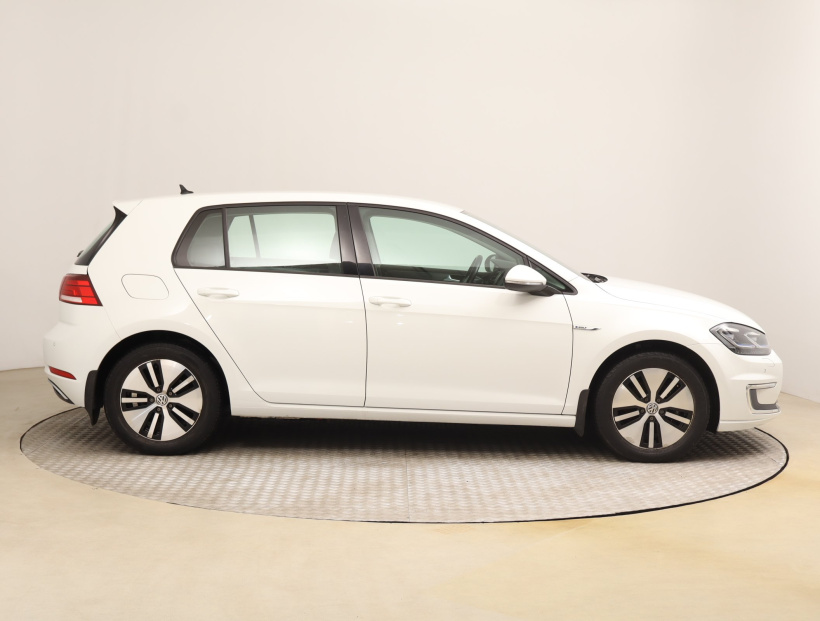 Volkswagen e-Golf, 2018