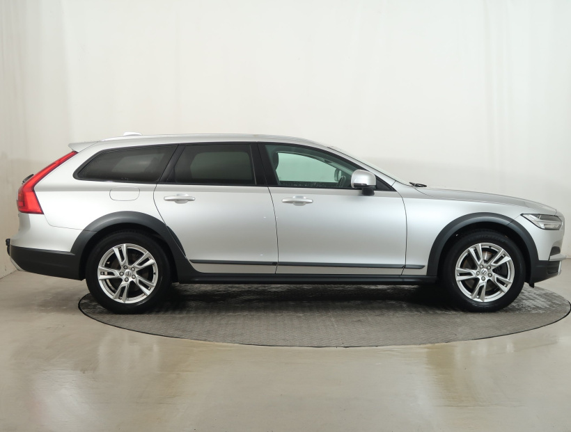 Volvo V90 Cross Country, 2017