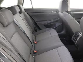 Volkswagen Golf - 2024