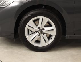 Volkswagen Golf - 2024