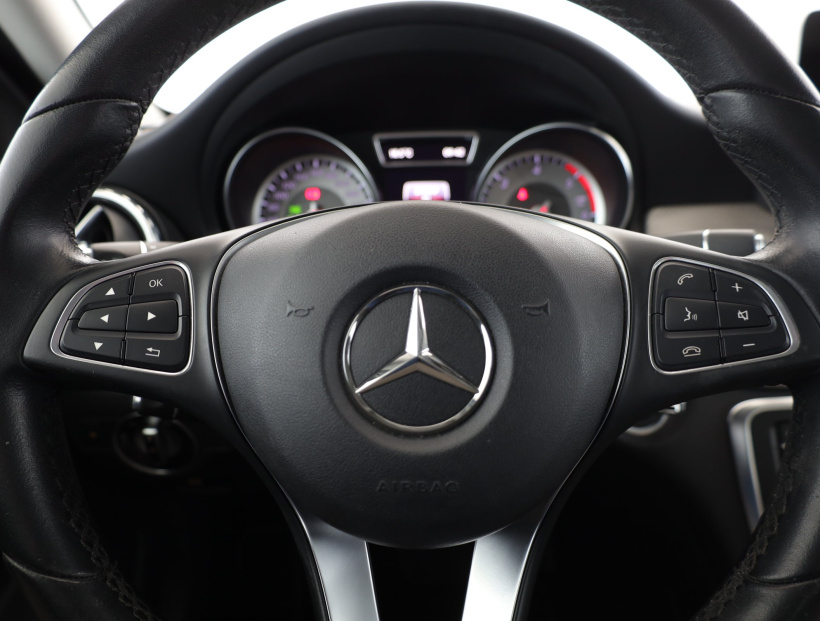 Mercedes-Benz GLA, 2016