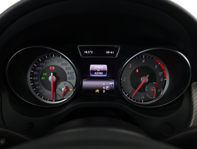 Mercedes-Benz GLA, 2016