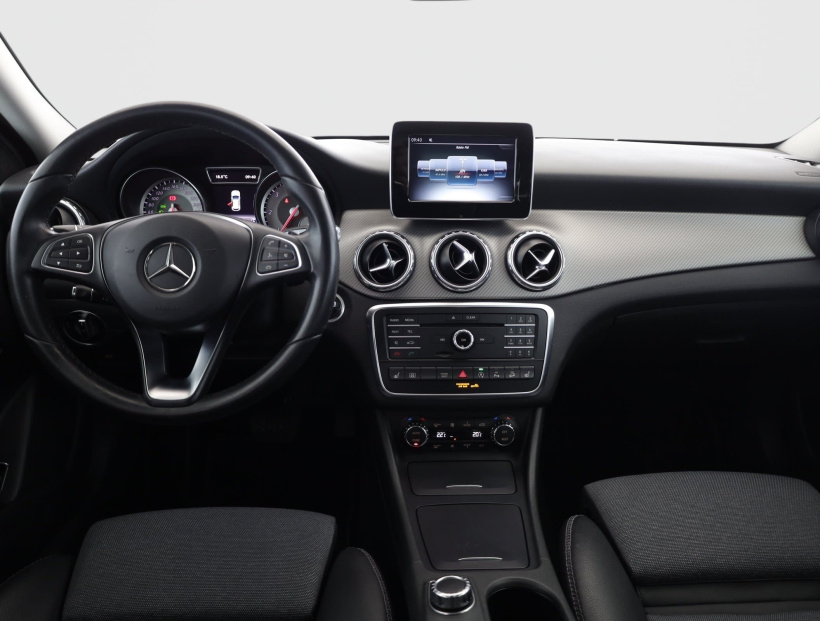 Mercedes-Benz GLA, 2016