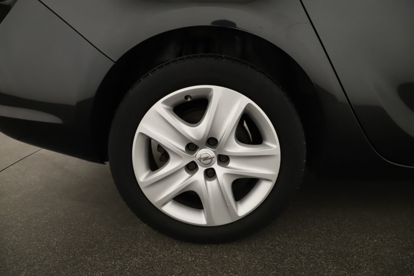 Opel Astra, 2011