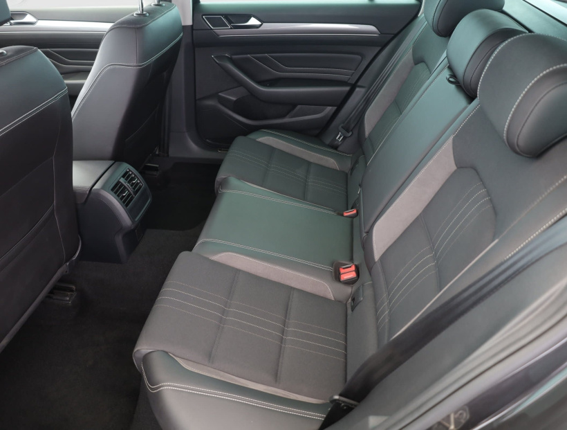 Volkswagen Passat, 2022