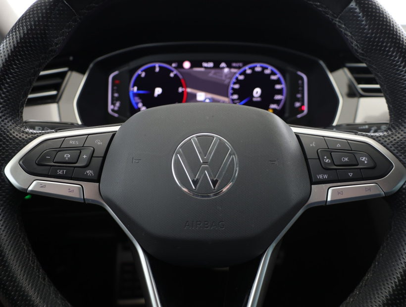 Volkswagen Passat, 2022