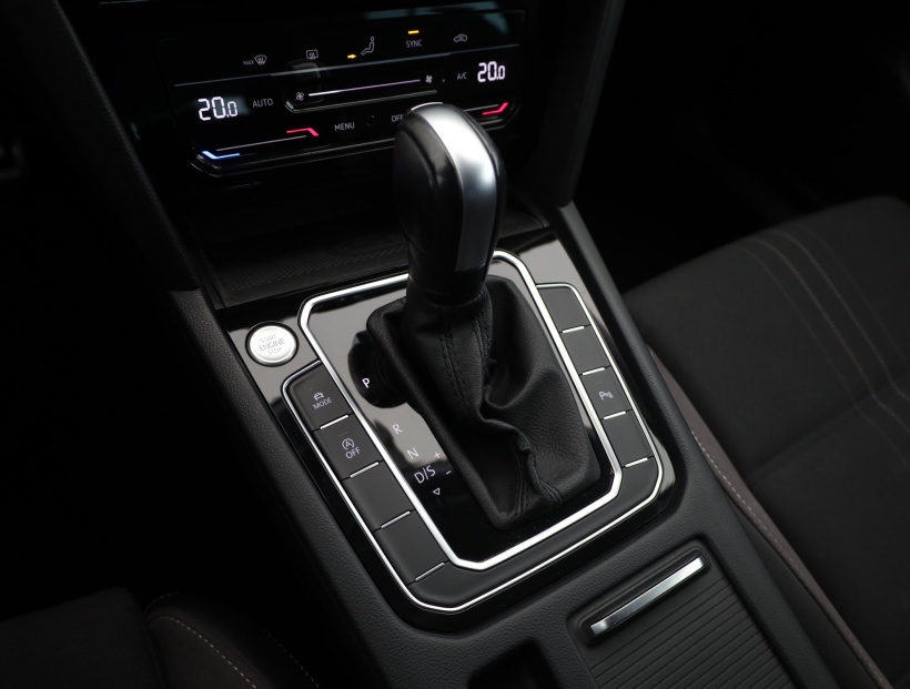 Volkswagen Passat, 2022