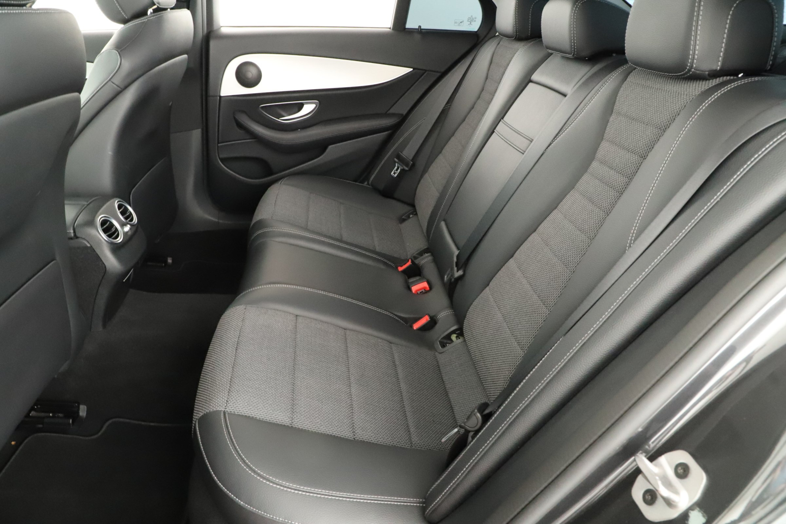 Mercedes-Benz E - 2023