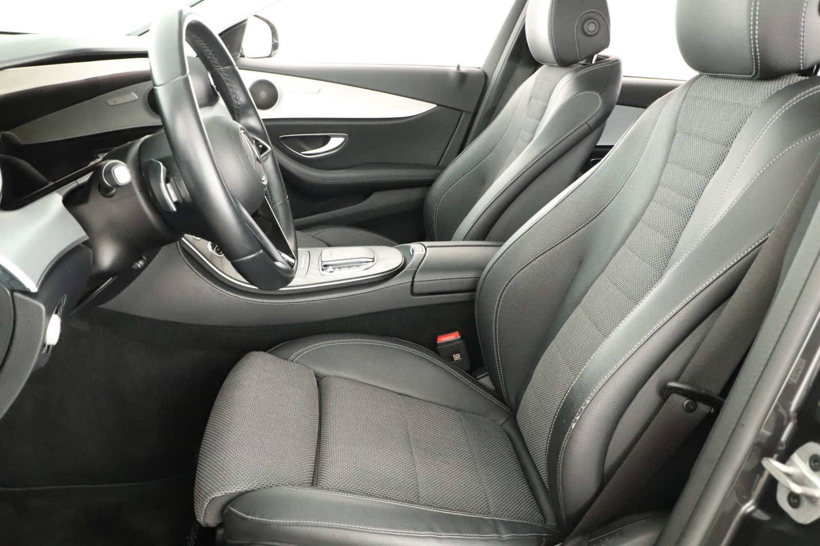 Mercedes-Benz E - 2023