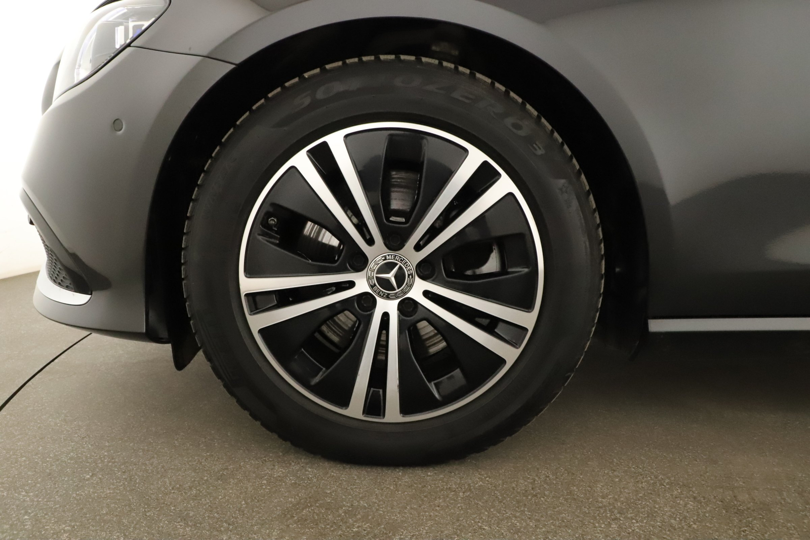 Mercedes-Benz E - 2023